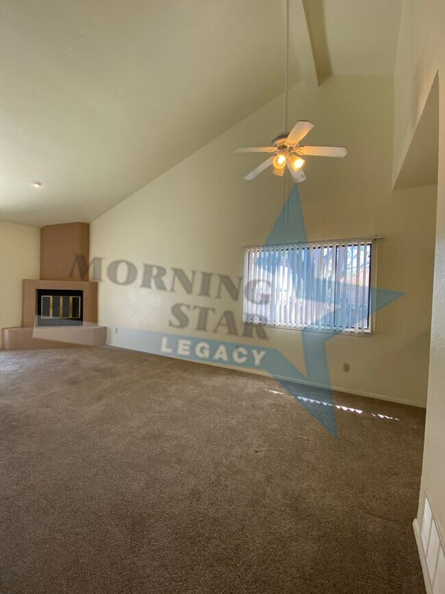 Building Photo - NMSU area townhouse w/ large yard and garage