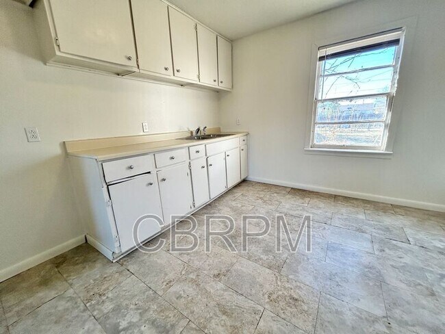 Building Photo - 2803 2nd St