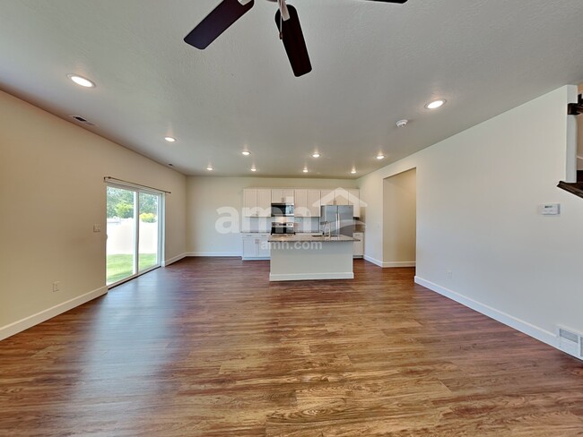 Foto del edificio - 1348 White St