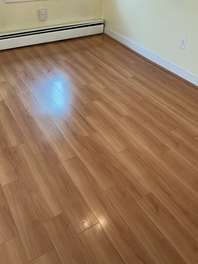 Building Photo - 63 Thompson St