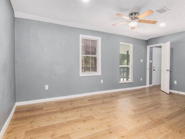 Foto del edificio - 723 Doverside St