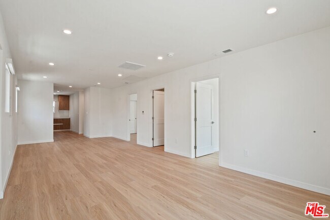 Foto del edificio - 2617 Carmona Ave