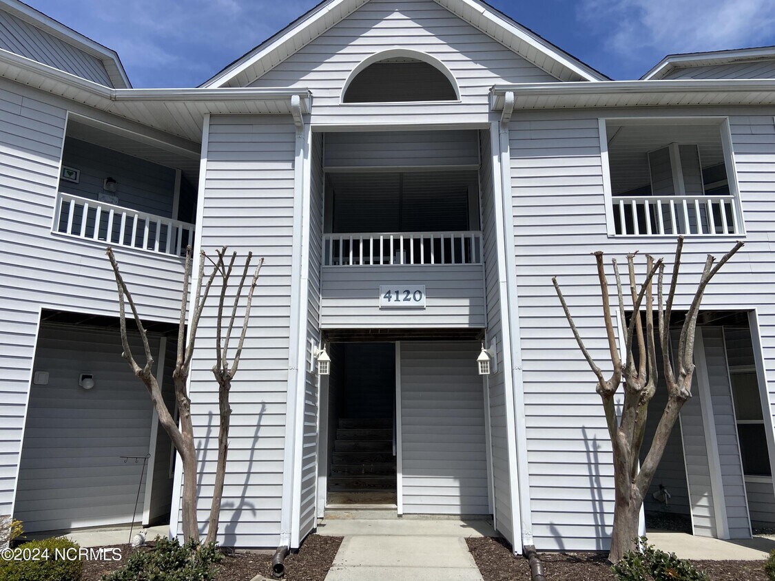 Primary Photo - 4120 Breezewood Dr