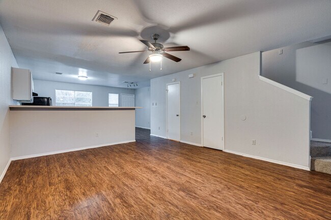 Foto del edificio - Uptown Townhome - 2BD / 2.5BA - Near Downt...