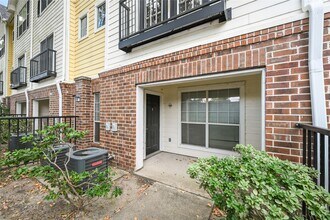 Building Photo - 9200 Westheimer Rd