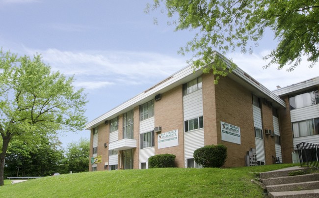 Exterior View--front - Oak Terrace Apt. Complex