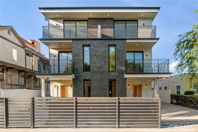 Foto del edificio - 14523 Weddington St
