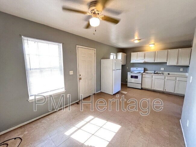 Building Photo - 813 E Huntsville Ave