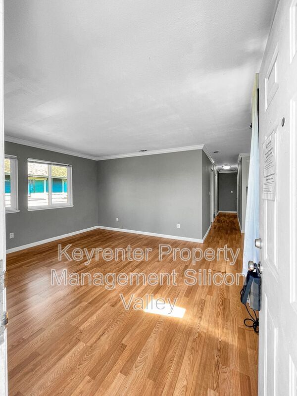Foto del edificio - 547 Groth Pl