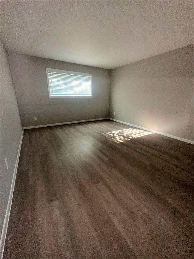 Building Photo - Hollyvale Apartments