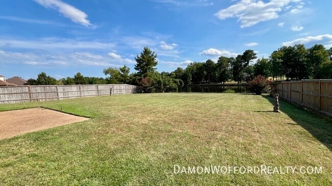 Building Photo - 117 Memory Lane