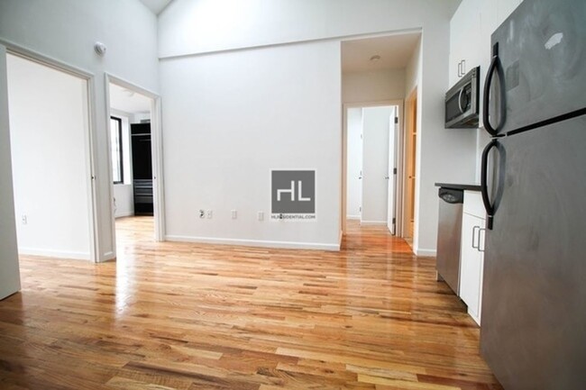 Foto del edificio - MELROSE STREET / 3-Bed 1.5-bath Bushwick P...