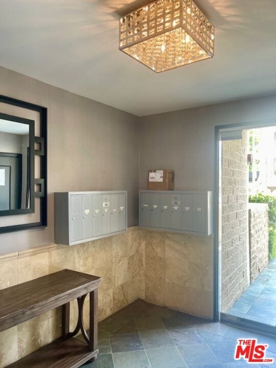 Building Photo - 1097 S Bedford Dr