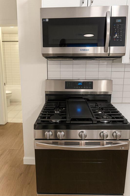 Photo du bâtiment - 12309-12119 119 Ave NW