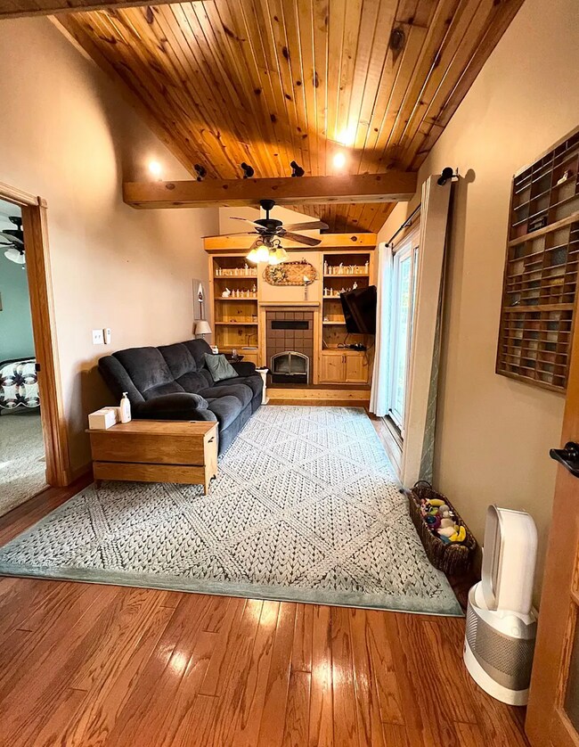 Foto del edificio - 418 Sargent Rd