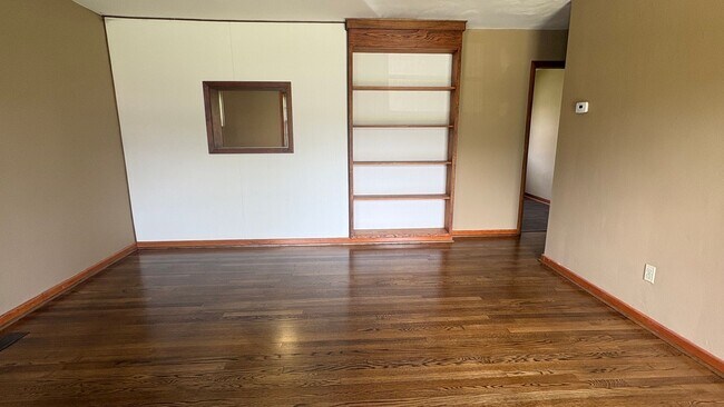 Foto del edificio - Freshly Updated Rancher w/ Detached Garage!!