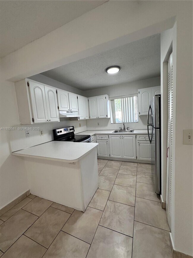 Foto del edificio - 7935 W 30th Ct