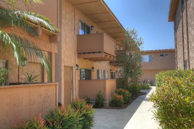 Building Photo - 16251 Woodruff Ave
