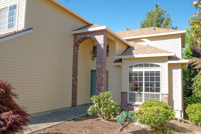 Building Photo - 4 Bed on Cul de Sac Bethany Amenities Quick Drive to Intel/Nike & Deck Backs to Greenspace