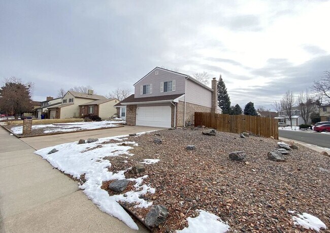 Foto del edificio - Spacious 4 Bed/ 2.5 Bath Home with Finishe...