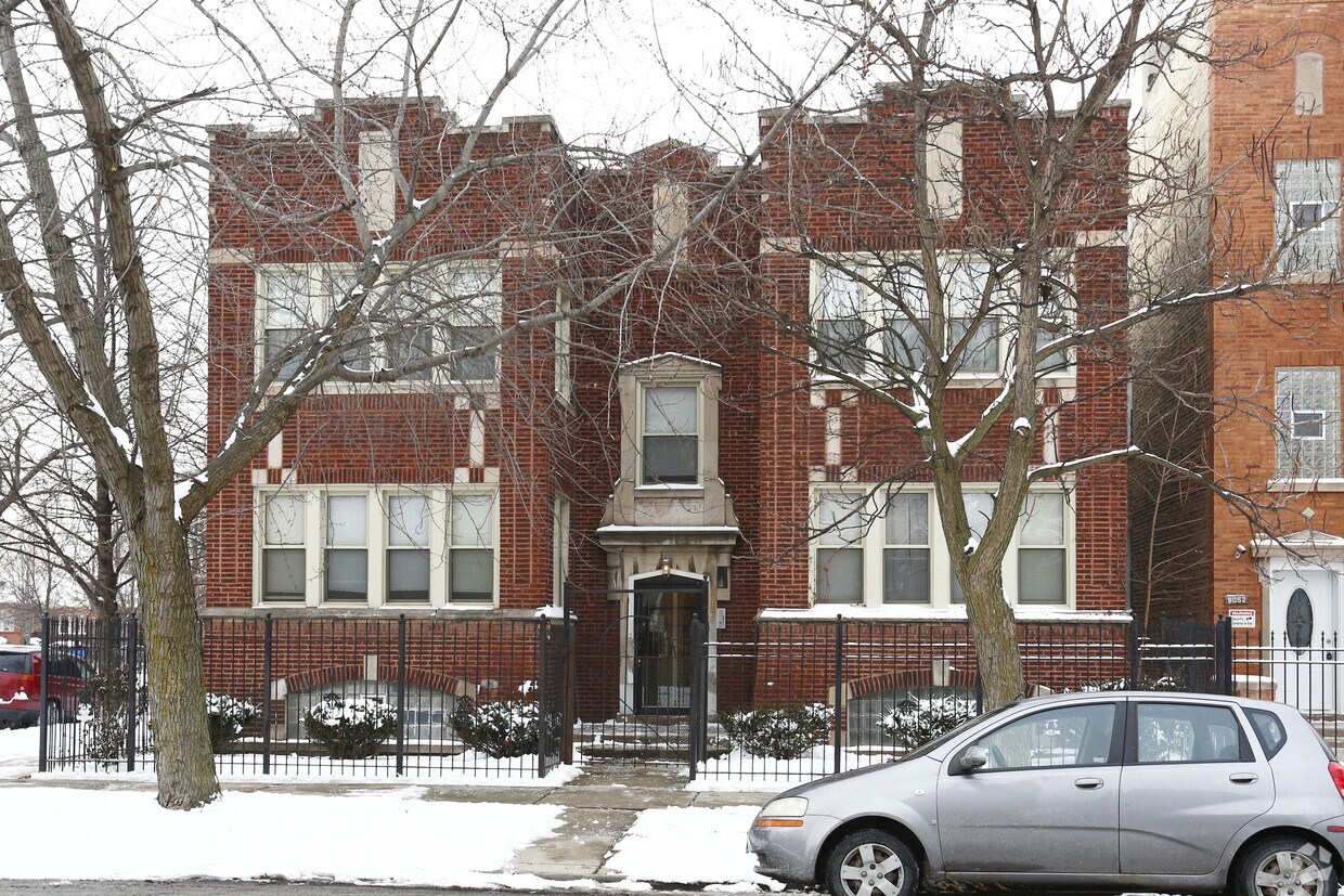Foto del edificio - 8056-8058 S Bishop St