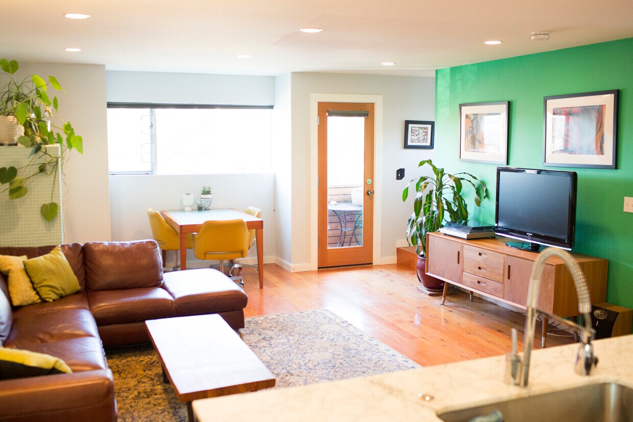 Foto principal - 1214 Bradner Place S