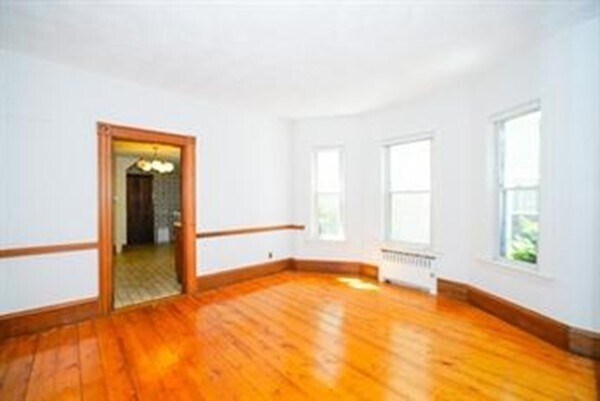 Building Photo - 172 Pleasant St