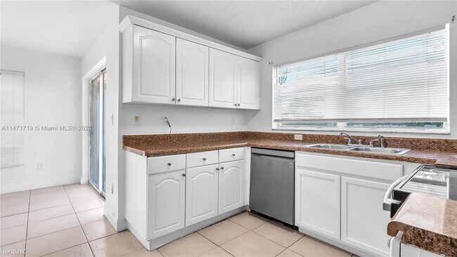 Foto del edificio - 4 br, 3 bath House - 19241 NW 14th St