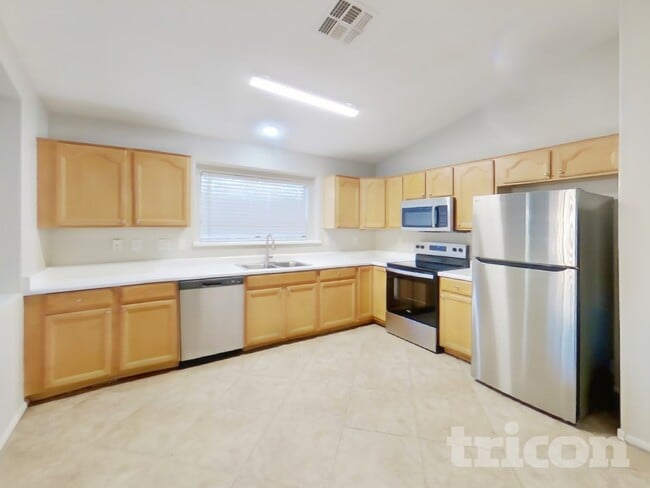 Building Photo - 2116 S 160th Ln