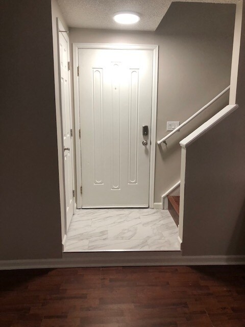Entry - 8701 Huron St