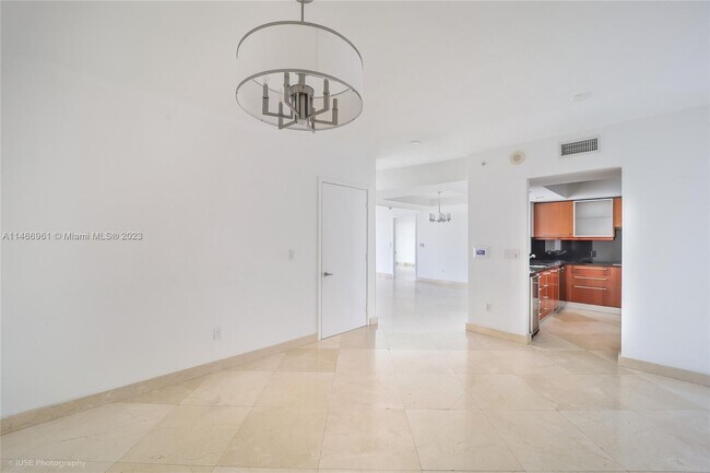 Building Photo - 1331 Brickell Bay Dr