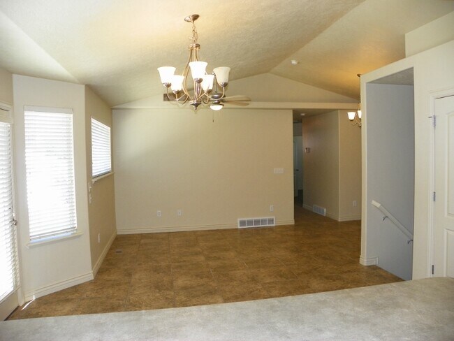 Building Photo - 3 Bed 2 Bath Home in a Quiet Herriman Neighborhood.