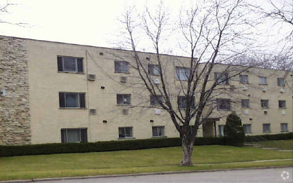 Building Photo - Mundelein Apartments