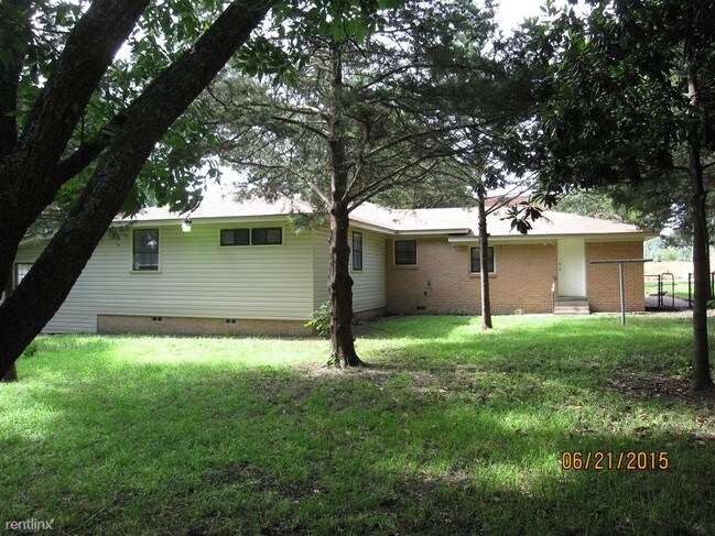 Building Photo - 2110 E Devine St