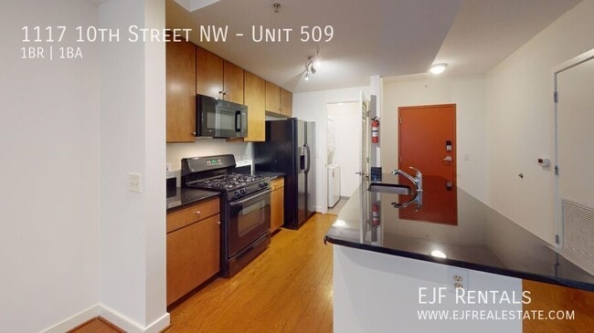 Building Photo - 1117 10th St NW