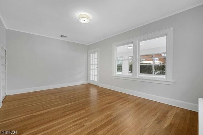 Foto del edificio - 5 Gates Ave