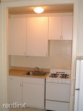 Building Photo - 1 br, 1 bath Apartment - Winnemac Manor