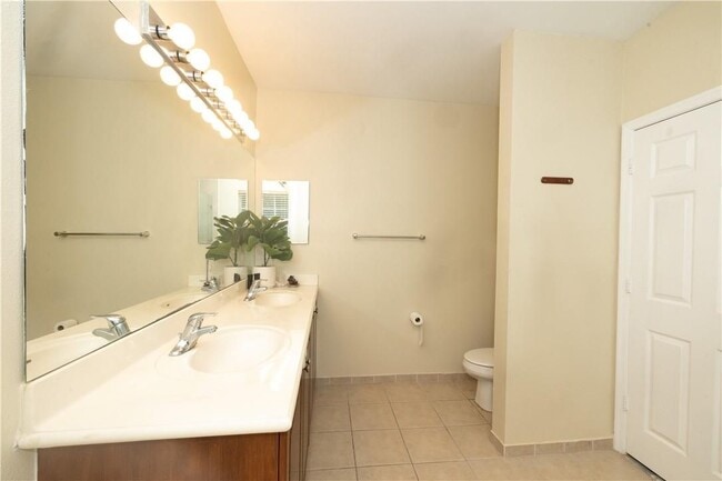Building Photo - 2761 SW 85th Ave