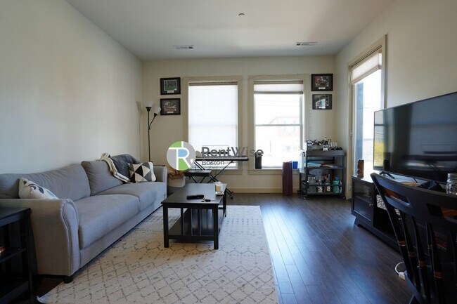 Foto del edificio - 400 Langley Rd