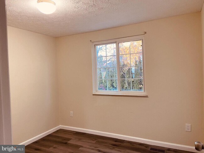 Building Photo - 13205 Cabinwood Dr