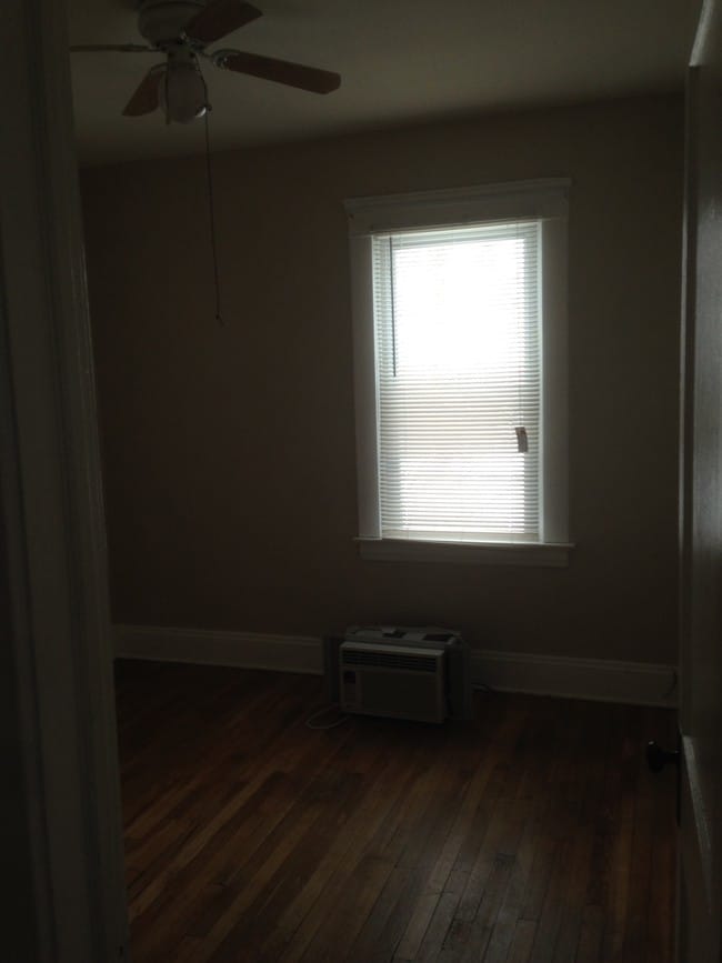 back bedroom - 2205 Edgewood Rd