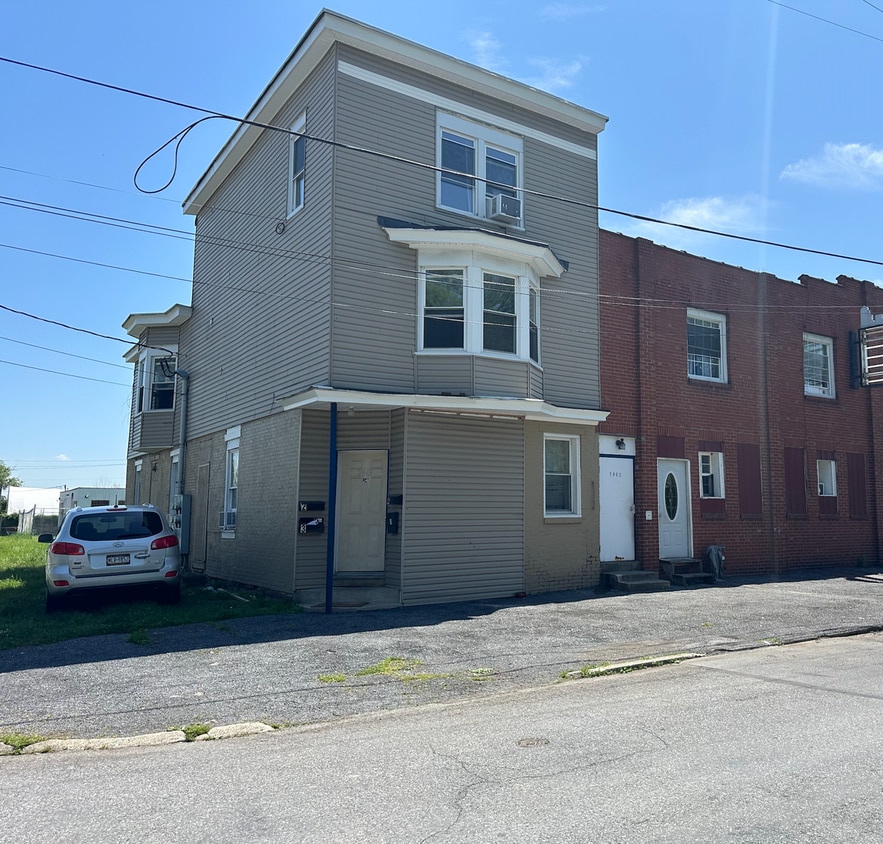 Primary Photo - 2463 Jefferson St