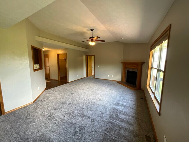 Foto del edificio - 740 Jefferson Ct