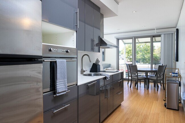 Building Photo - 1BR/1BA FOR RENT