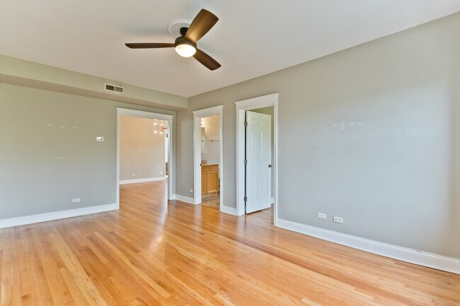 Foto del edificio - 2723 W Wellington Ave