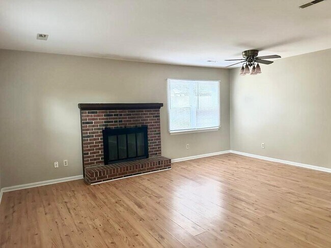 Building Photo - 8205 Meadowind Cir