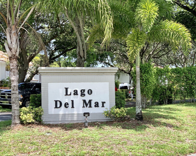 Foto del edificio - 7890 Lago Del Mar Dr