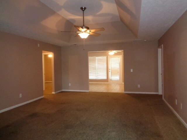 Foto del edificio - 208 Blossom Ct