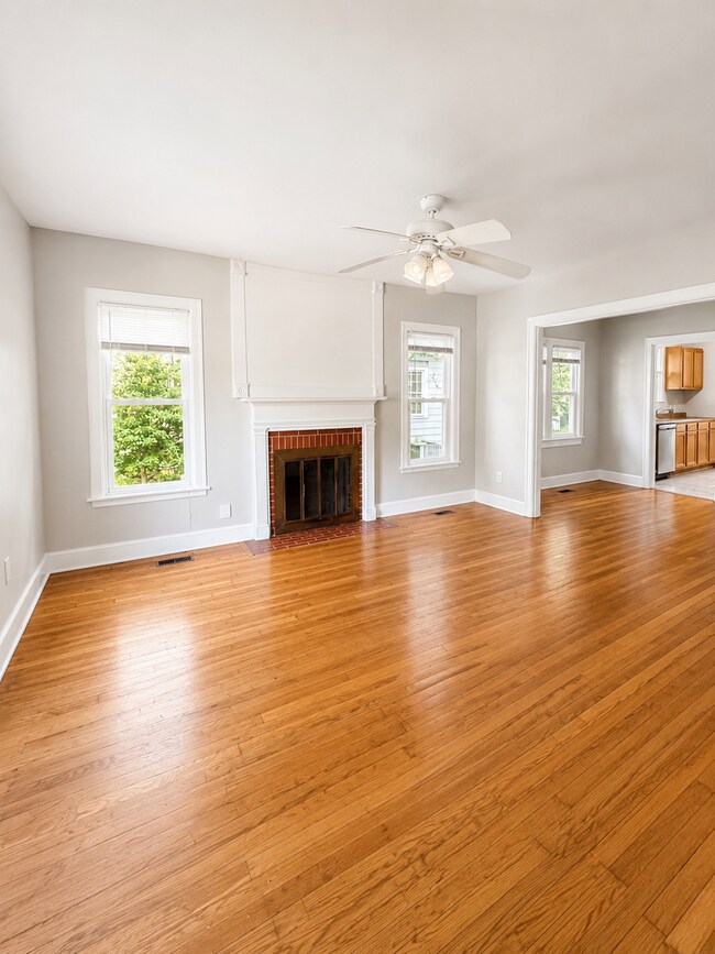 Foto del edificio - 214 Westwood Ct