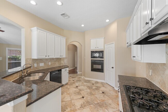 Foto del edificio - 6803 Rhodes Ct